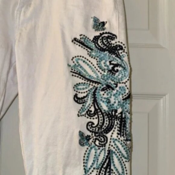 Juliette Rhinestone Capris! - Picture 4 of 6